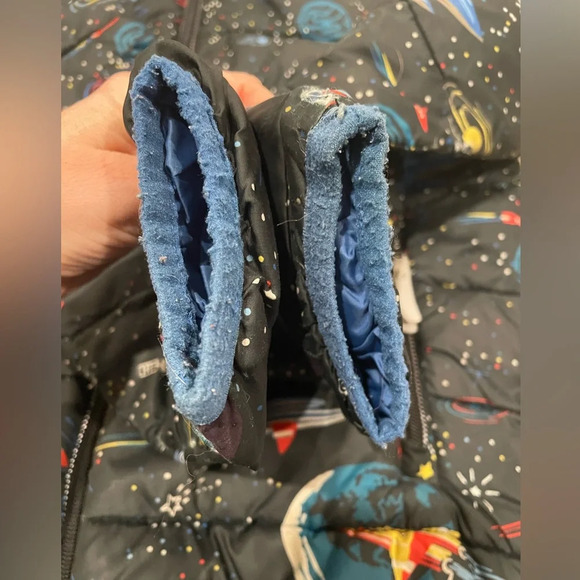 Hanna Andersson boy's space print black hooded puffer jacket, size 140 / 10. - Picture 4 of 12